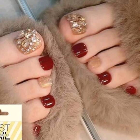 Rhinestone & Glitter Press on Toenails - Picture 1 of 12